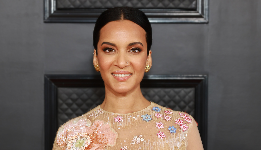 Celebrity Sisters Norah Jones & Anoushka Shankar Love Eminence